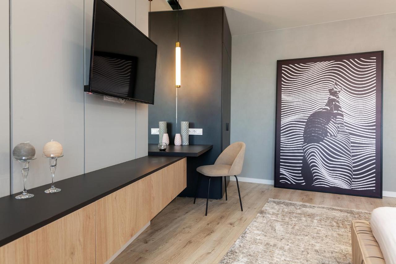 Royal Vip Jacuzzi Apart Лвив Екстериор снимка