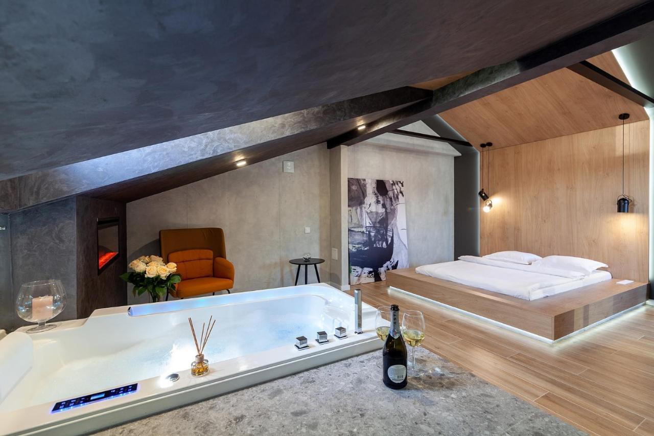 Royal Vip Jacuzzi Apart Лвив Екстериор снимка