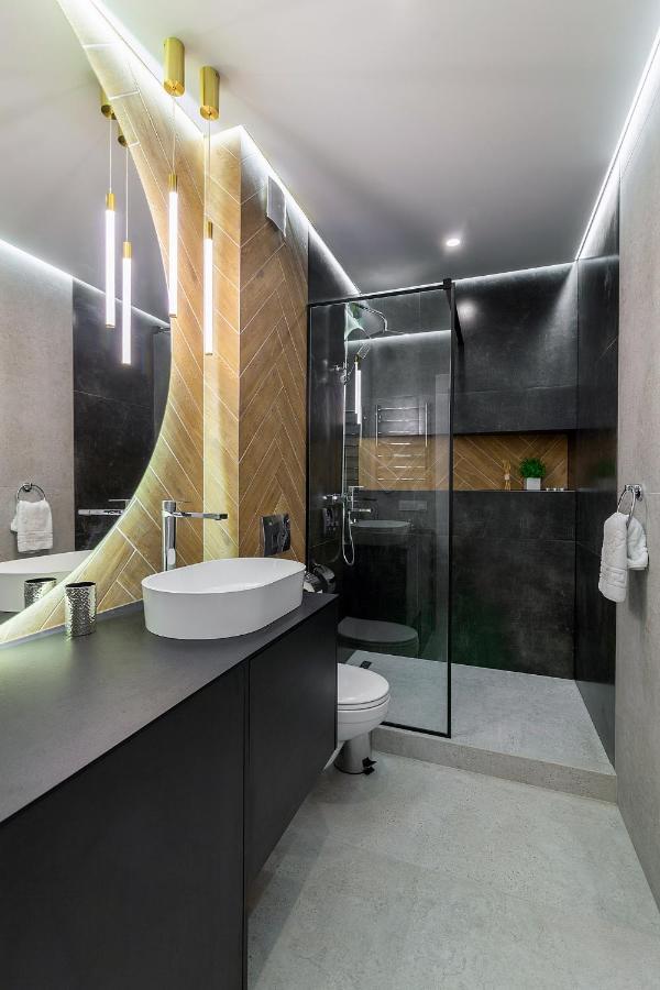 Royal Vip Jacuzzi Apart Лвив Екстериор снимка