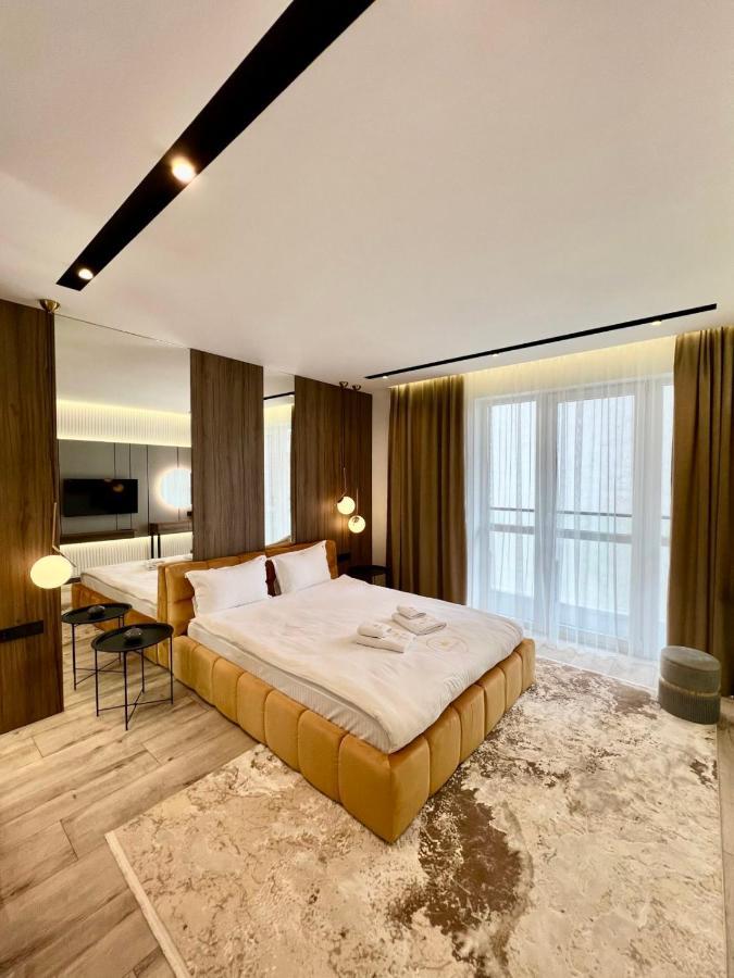 Royal Vip Jacuzzi Apart Лвив Екстериор снимка