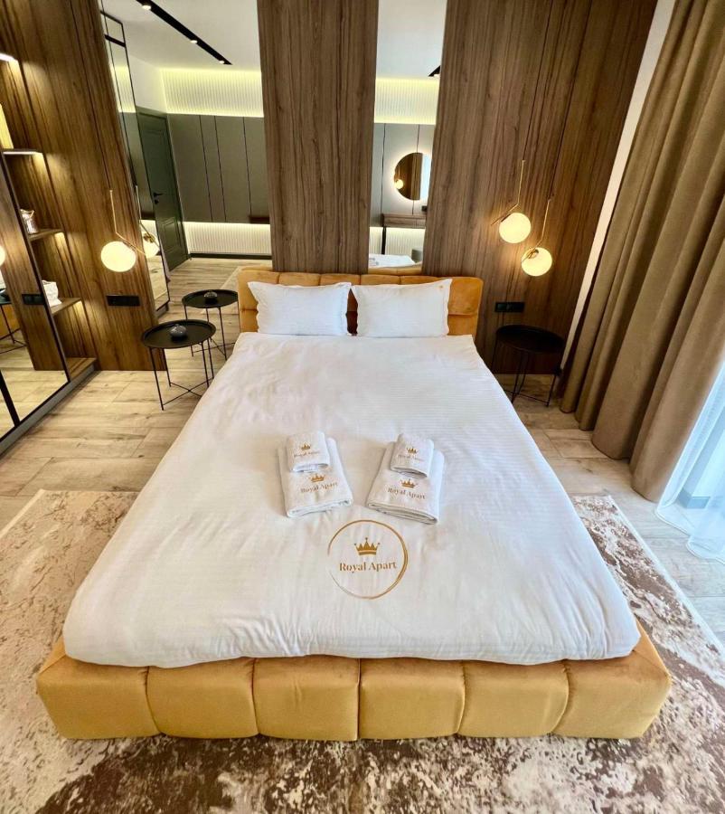 Royal Vip Jacuzzi Apart Лвив Екстериор снимка