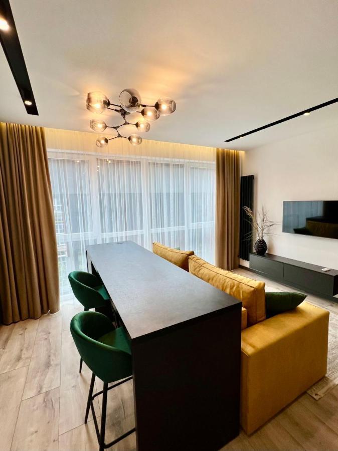 Royal Vip Jacuzzi Apart Лвив Екстериор снимка