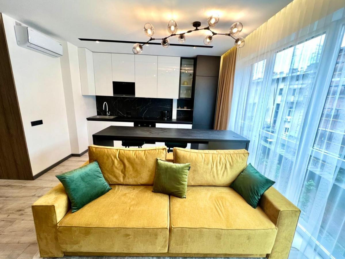 Royal Vip Jacuzzi Apart Лвив Екстериор снимка