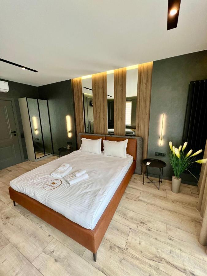 Royal Vip Jacuzzi Apart Лвив Екстериор снимка