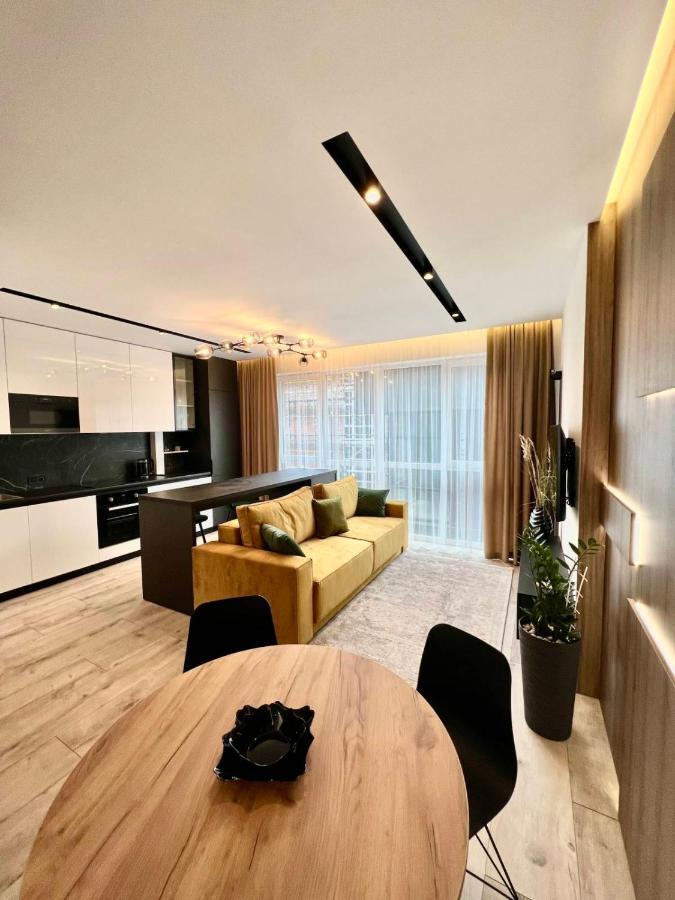 Royal Vip Jacuzzi Apart Лвив Екстериор снимка