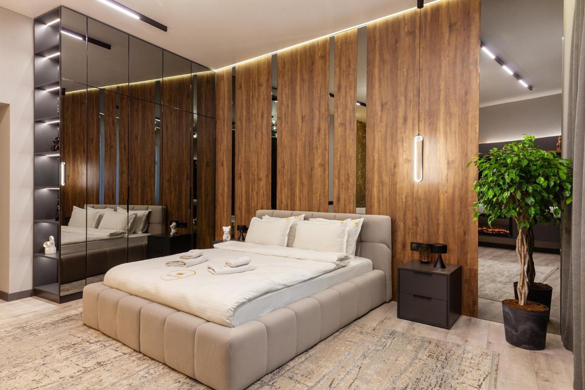Royal Vip Jacuzzi Apart Лвив Екстериор снимка